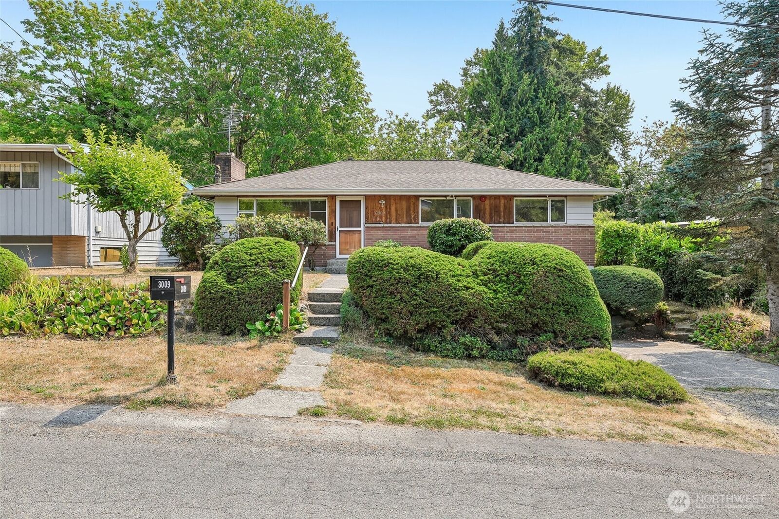 Property Photo: 3009 S Findlay Street WA 98108