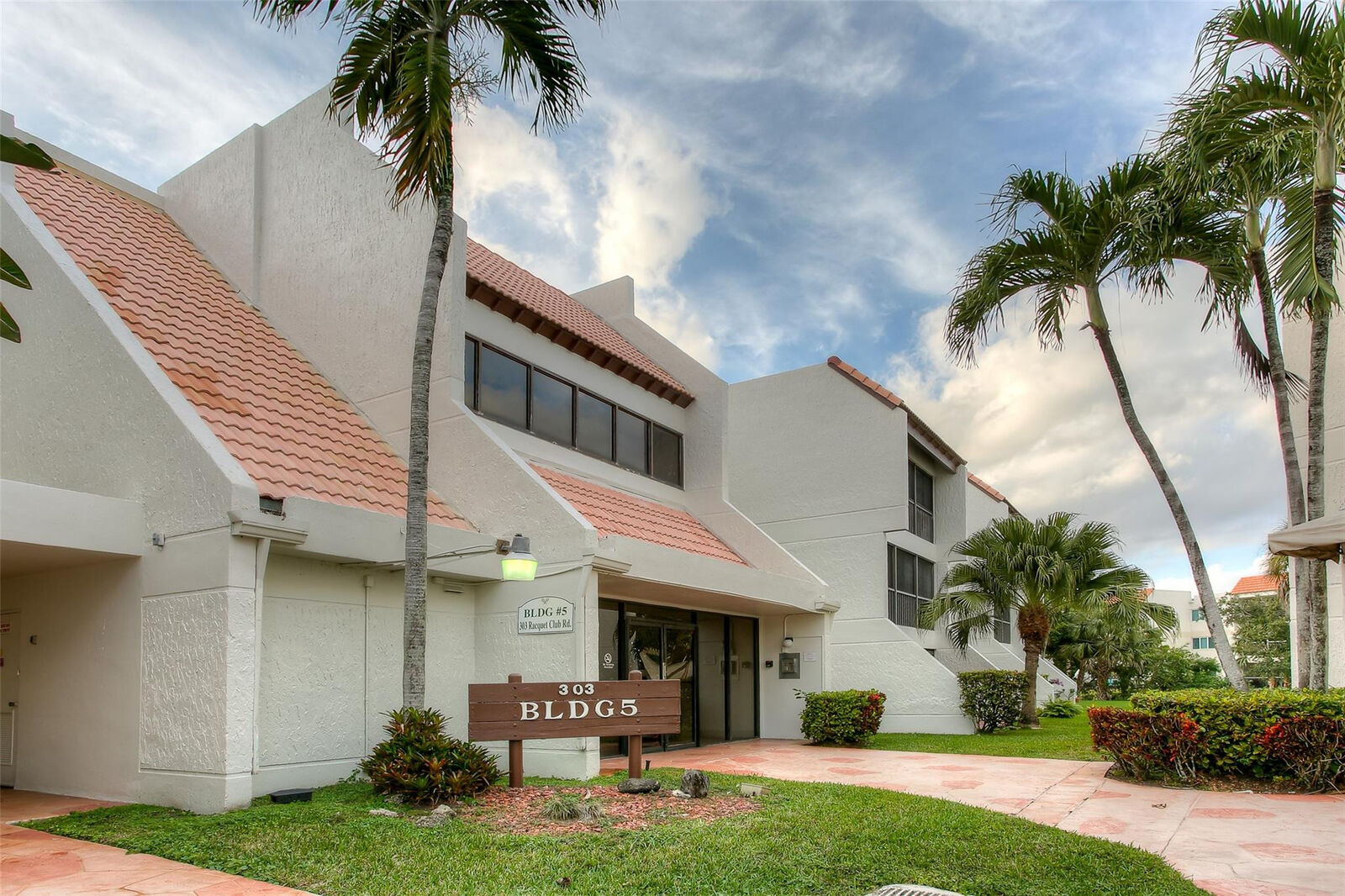Property Photo: 303 Racquet Club Road 312 FL 33326