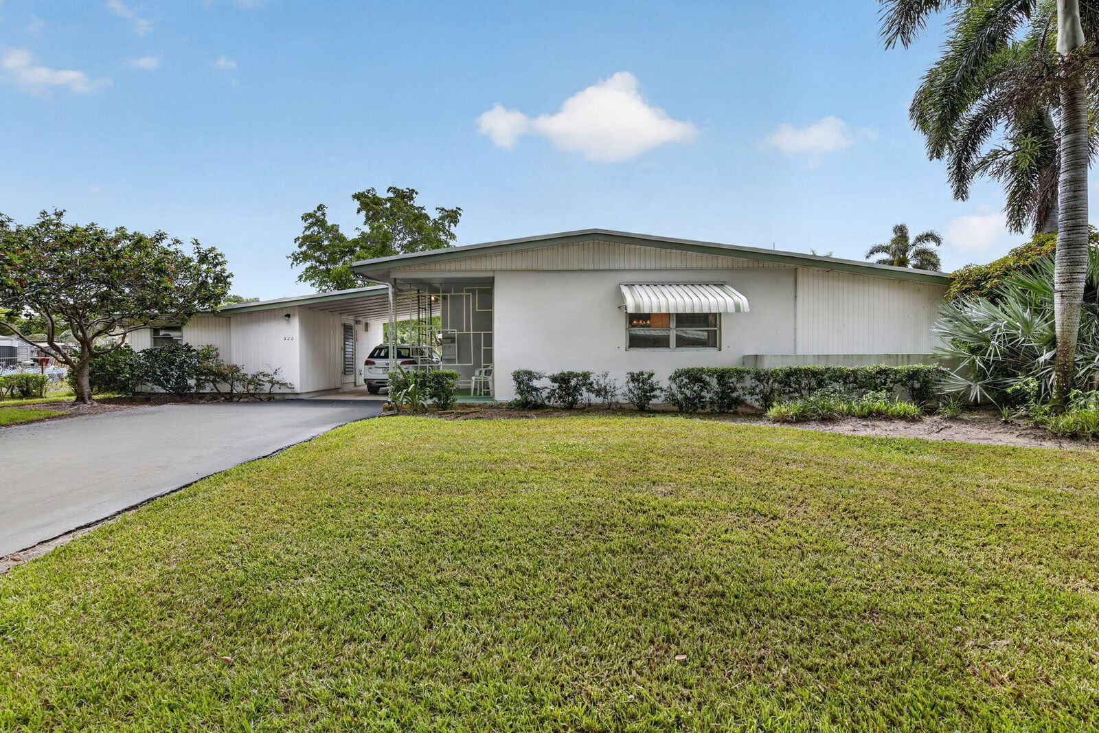 Property Photo:  520 Beachwood Lane  FL 33317 
