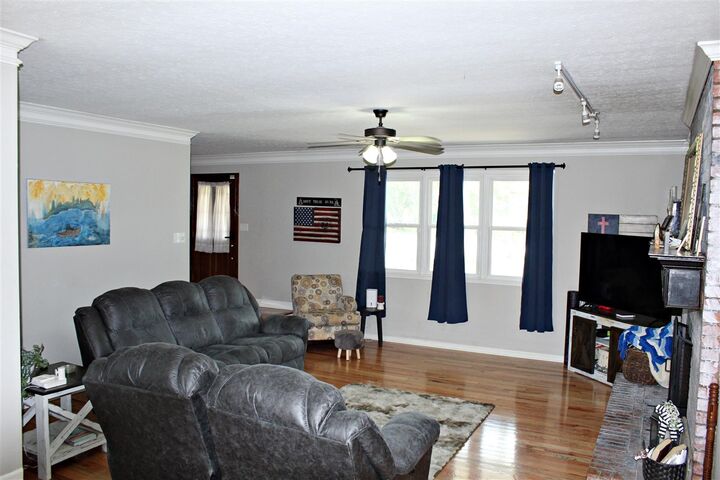 Property Photo: 1725 Sherwood Way KY 42103
