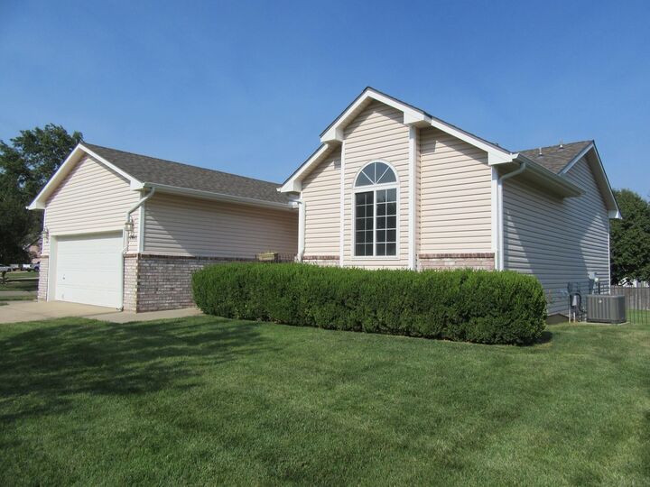 Property Photo:  8901 W Meadow Knoll Ct  KS 67205 