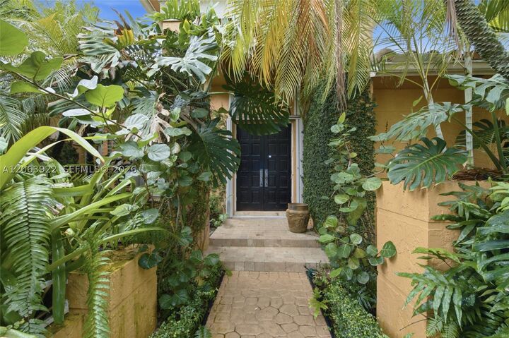 Property Photo:  1028 Creekford Dr  FL 33326 
