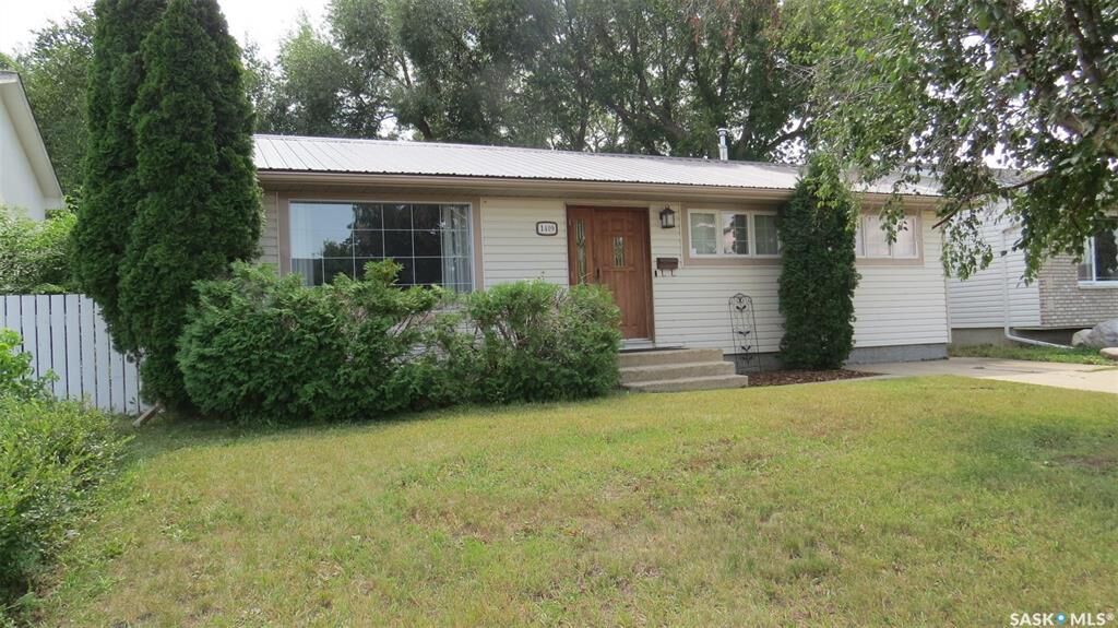 Property Photo: 1409 Duffield Street W SK S6H 5K5