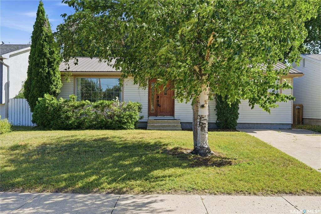 Property Photo: 1409 Duffield Street W SK S6H 5K5