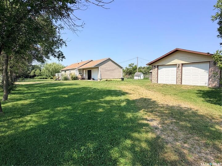 Property Photo:  252 Railway Avenue  SK S0C 0X0 