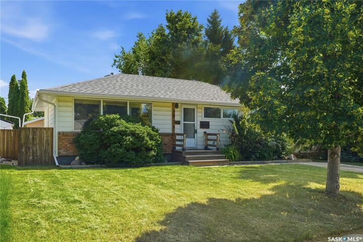 Property Photo:  2325 Dufferin Avenue  SK S7J 1C1 