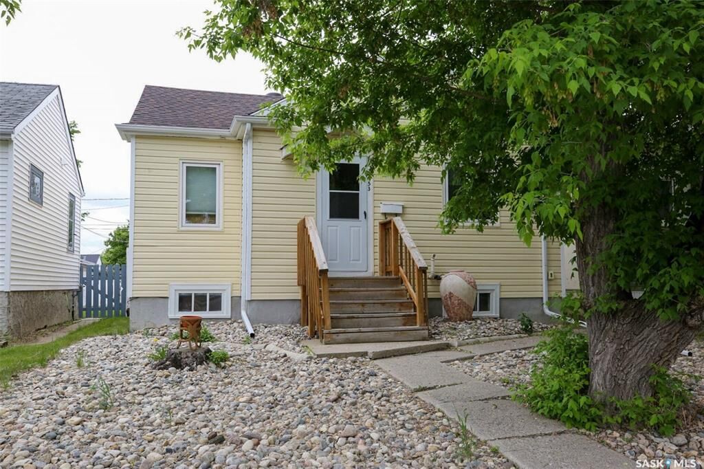 Property Photo:  2153 Elliott Street  SK S4N 3H1 