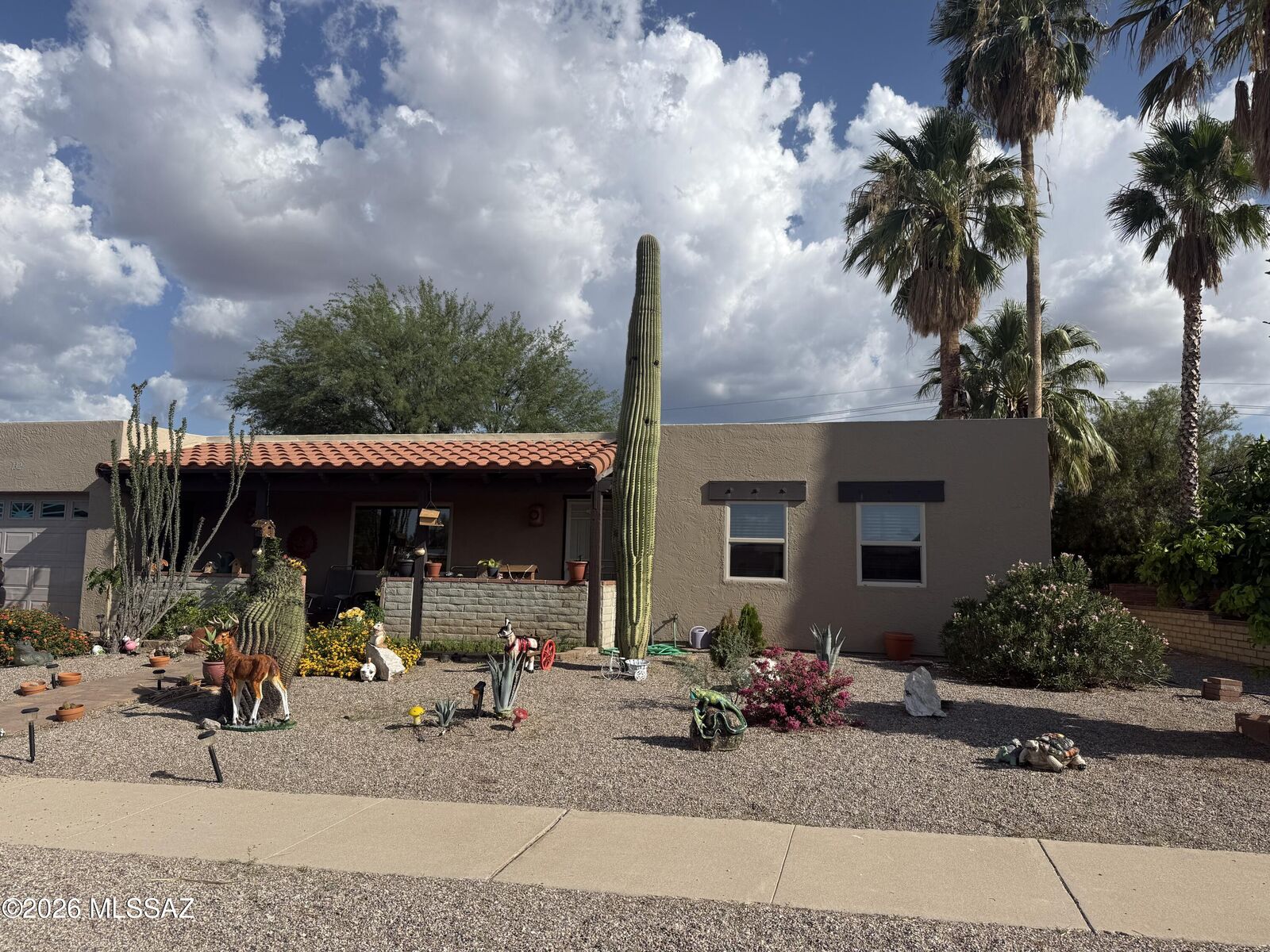 Property Photo:  132 E Santa Rebecca Drive  AZ 85614 