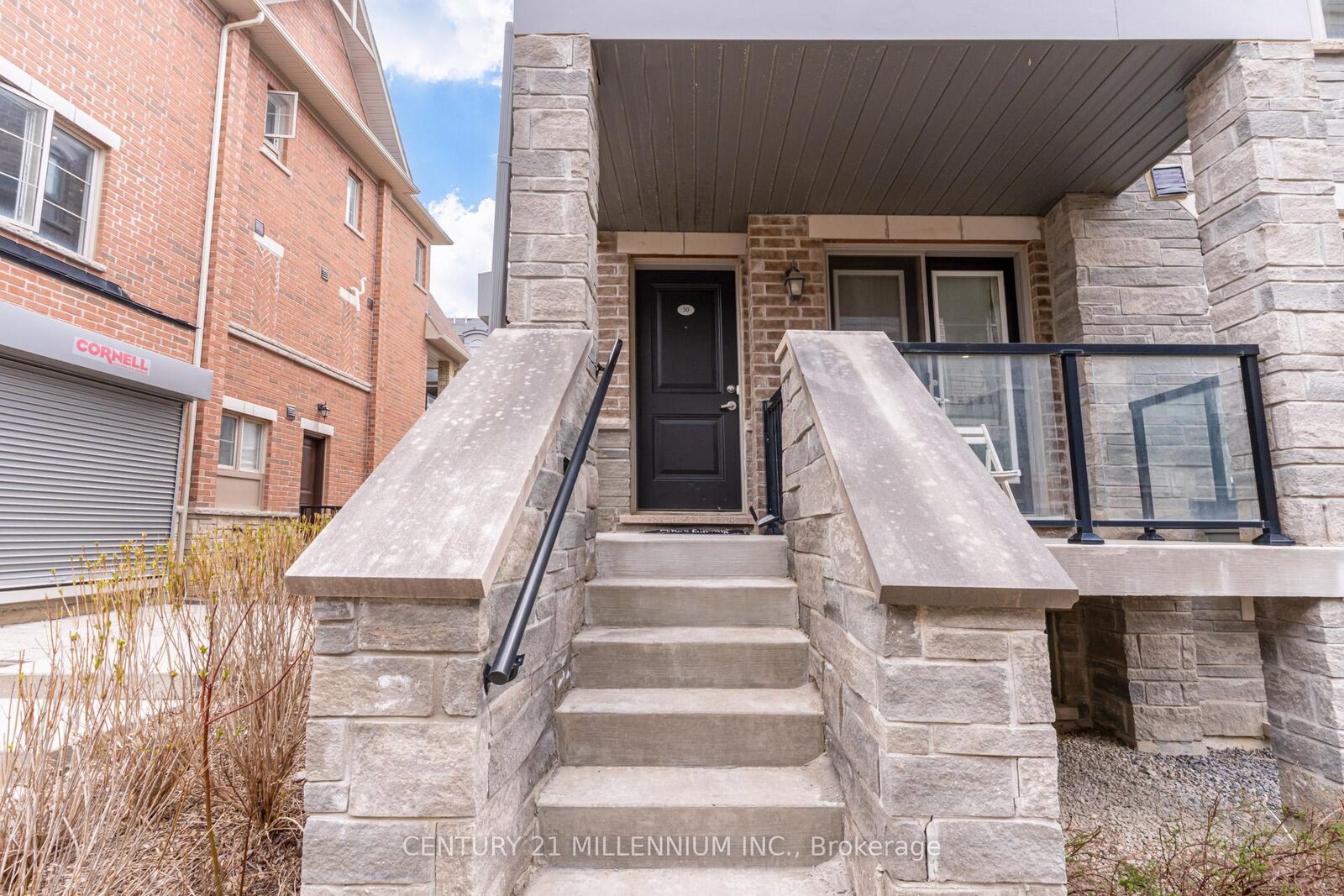 Property Photo: 200 Veterans Drive 30 ON L7A 4S6
