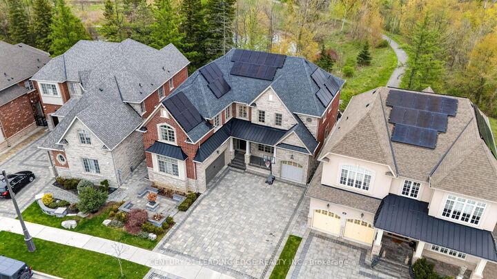 Property Photo: 33 Stollery Pond Crescent ON L6C 1K4