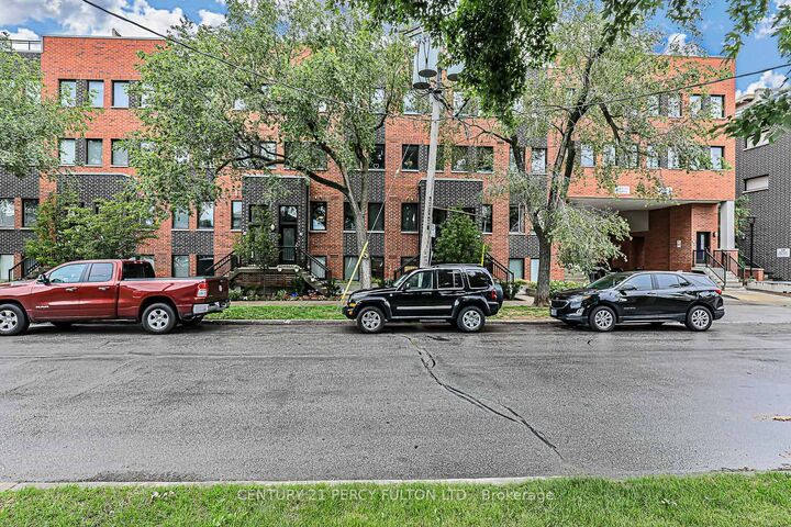 68 Winston Park Boulevard 7 — photo 1