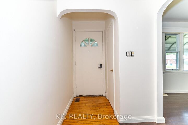 Property Photo: 333 Cadillac Avenue S ON L1H 5Z9