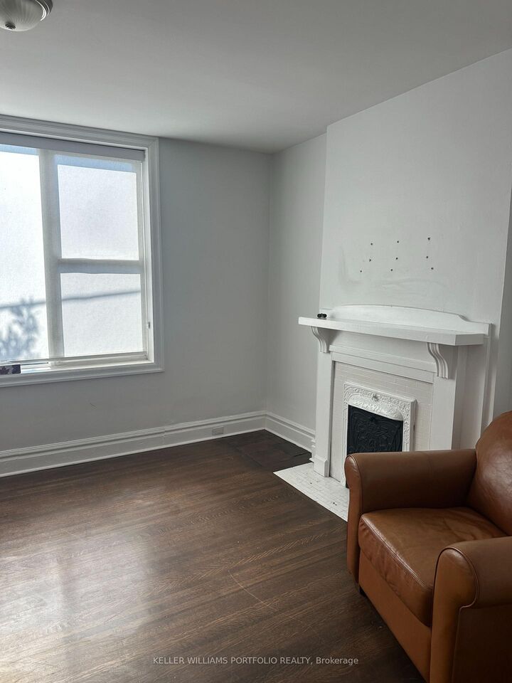 Property Photo:  345A Roncesvalles Avenue  ON M6R 2M8 