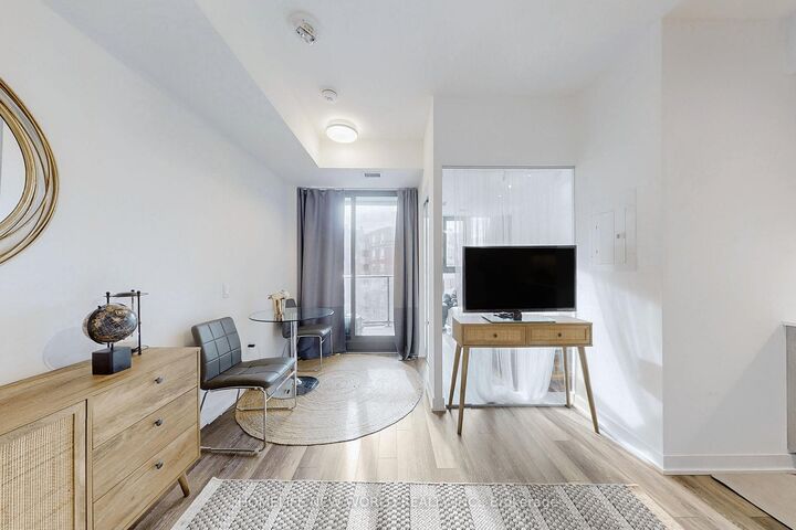Property Photo: 250 Lawrence Avenue W 518 ON M5M 1B2