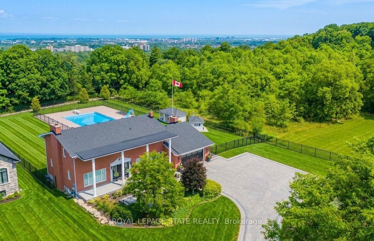 Property Photo:  10 Azalea Court  ON L8J 1K4 