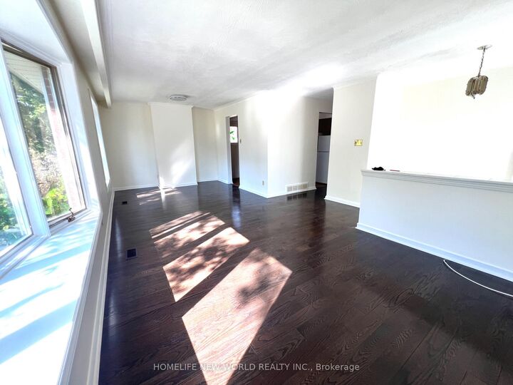 Property Photo: 53 Aurora Heights Drive ON L4G 2W6