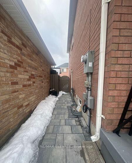 Property Photo:  101 Knotwood Crescent  ON M1X 1V8 