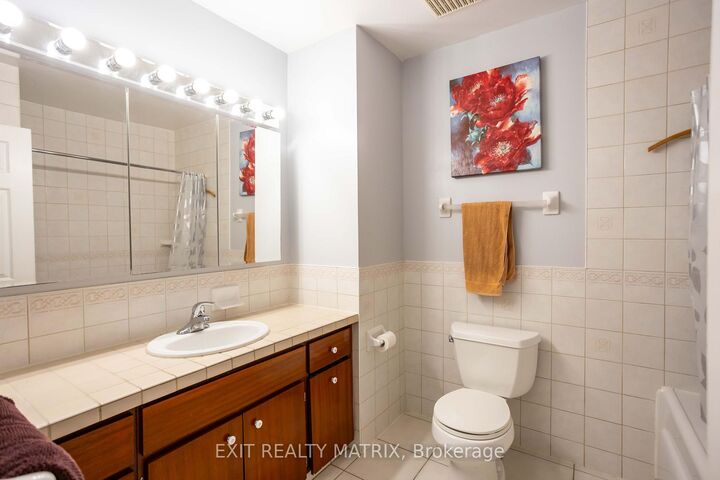 Property Photo:  2064 St Laurent Boulevard  ON K1G 1A9 