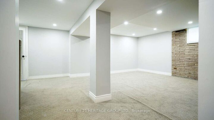 Property Photo:  328 Moore Park Avenue Lower  ON M2R 2R6 