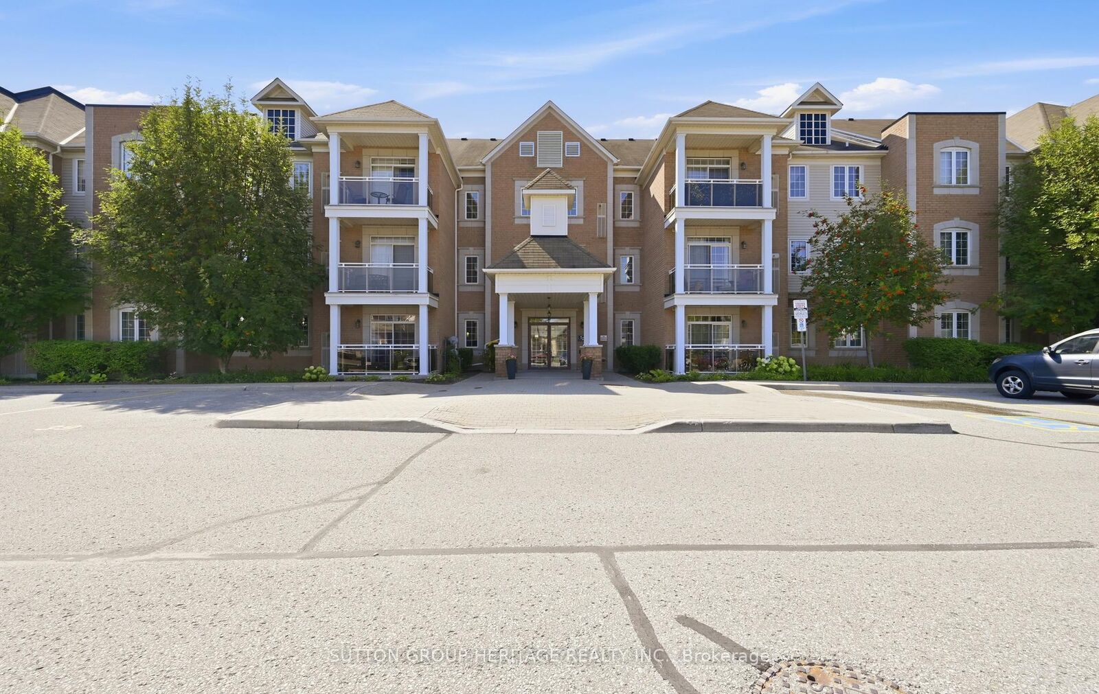 Photo de la propriété:  54 Harvey Johnston Way 320  ON L1M 0J7 