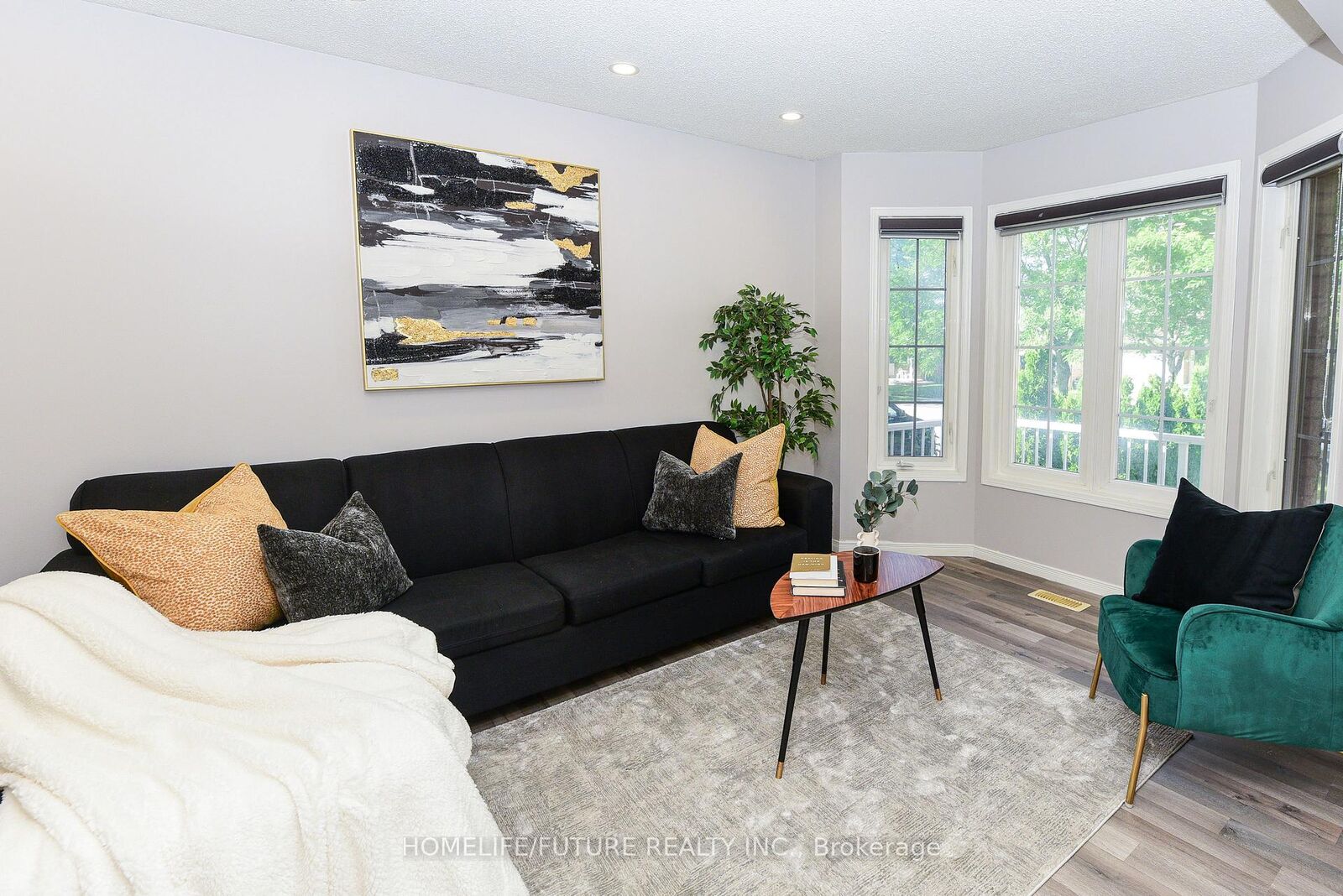 Property Photo: 1404 Trowbridge Drive ON L1G 7R7