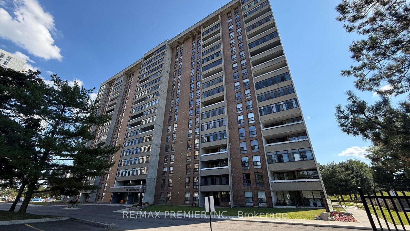 Property Photo:  15 Kensington Road 1011  ON L6T 3W2 
