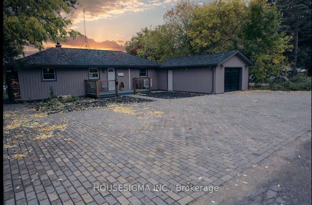 Property Photo:  21063 Riverview Drive  ON N0M 2P0 