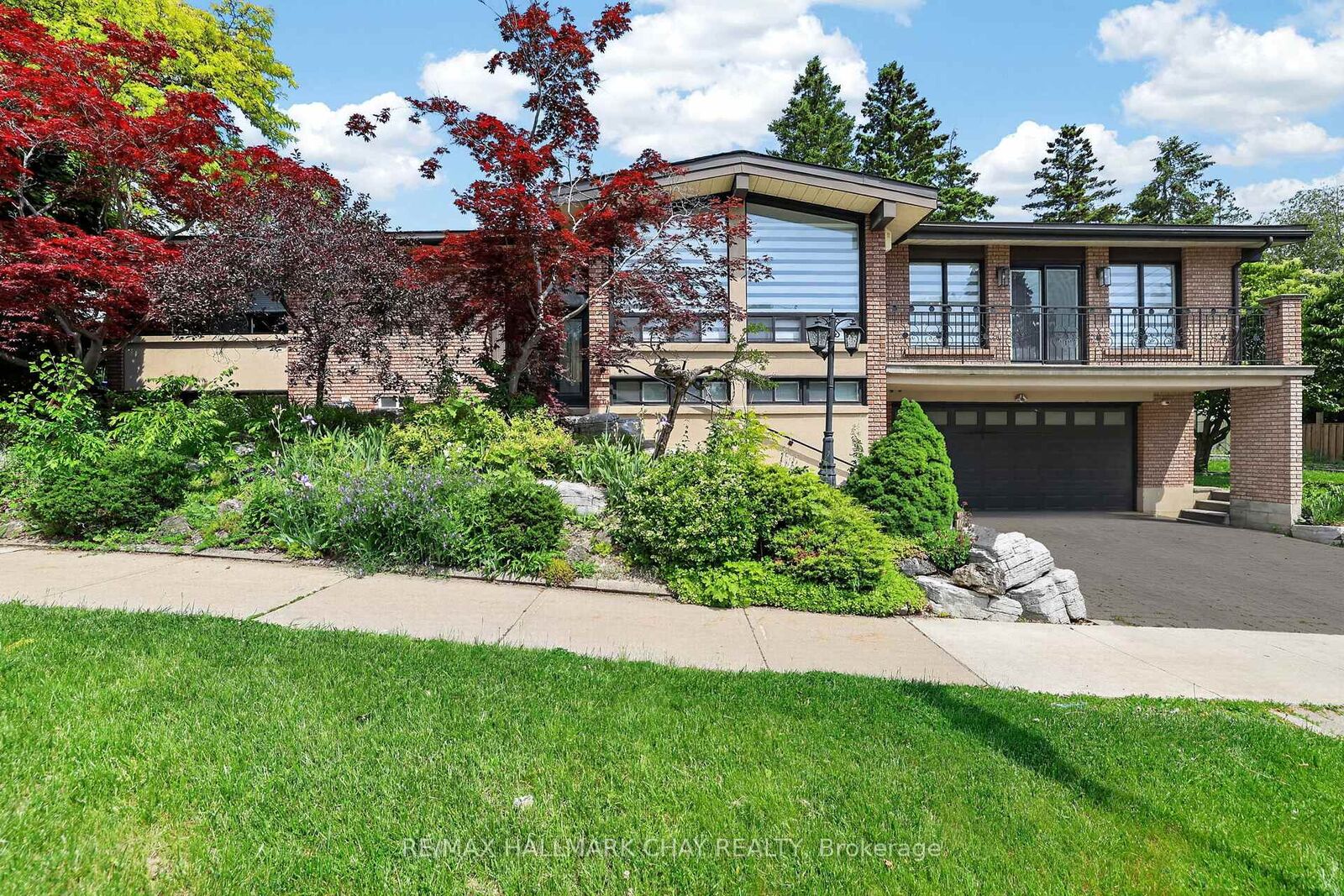 Property Photo:  80 Beaumonde Heights Drive Upper  ON M9V 1V9 