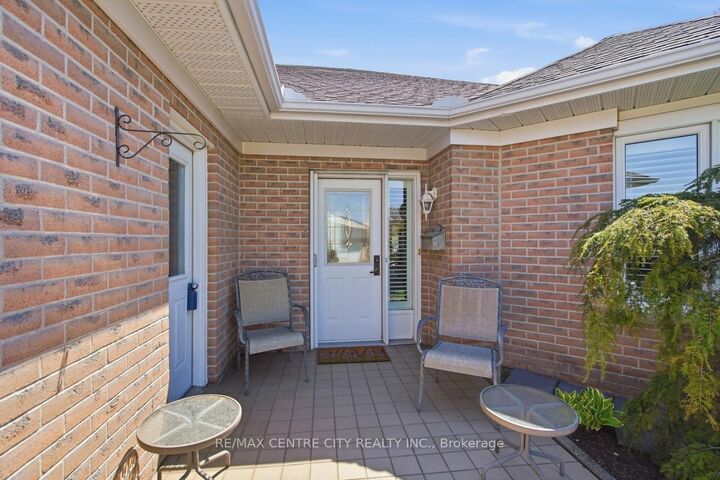 Property Photo: 48 Ilderbrook Circle ON N0M 2A0