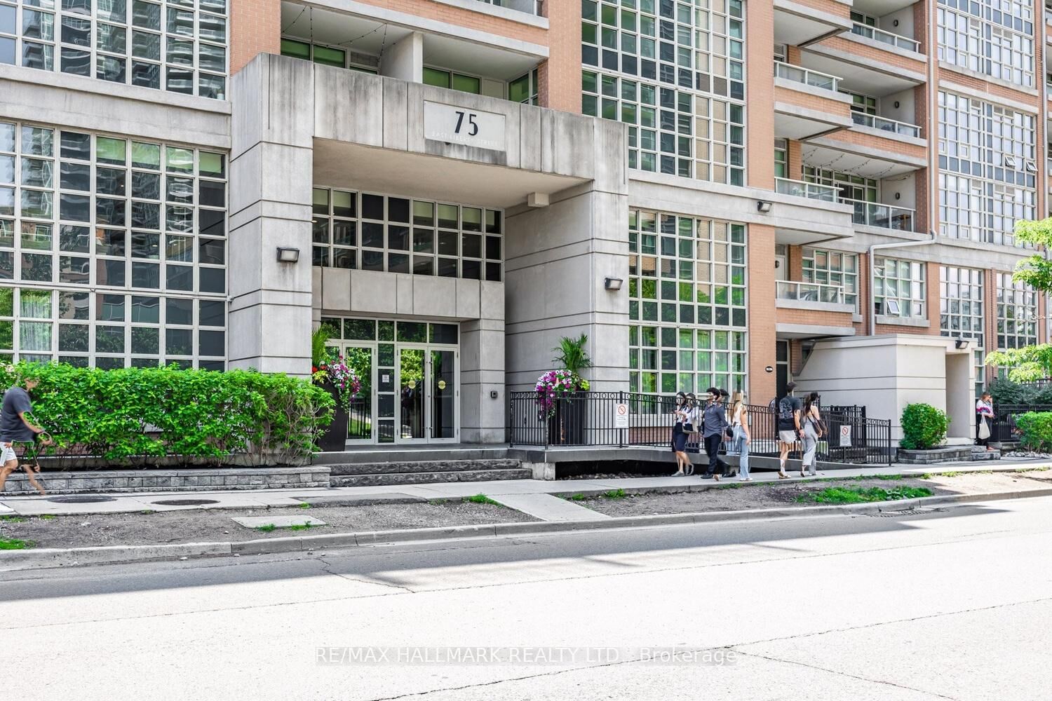 Property Photo:  75 East Liberty Street 1004  ON M6K 3R3 