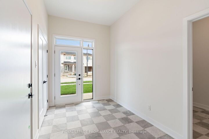 Property Photo: 1051 Moore Street ON K6V 0H1
