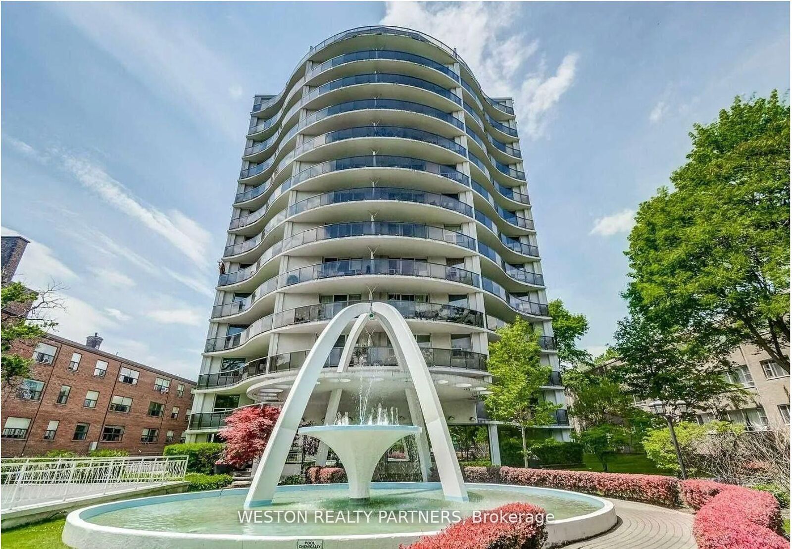 Photo de la propriété: 44 Walmer Road 707 ON M5R 2X5