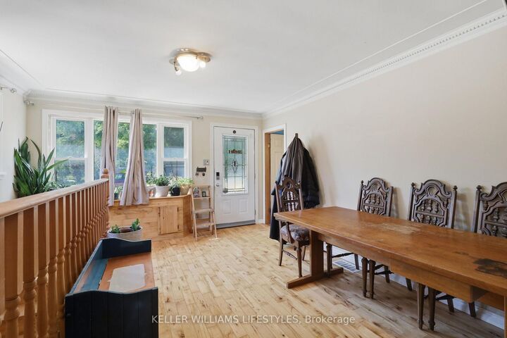 Property Photo:  118 Emery Street W  ON N6J 1S1 