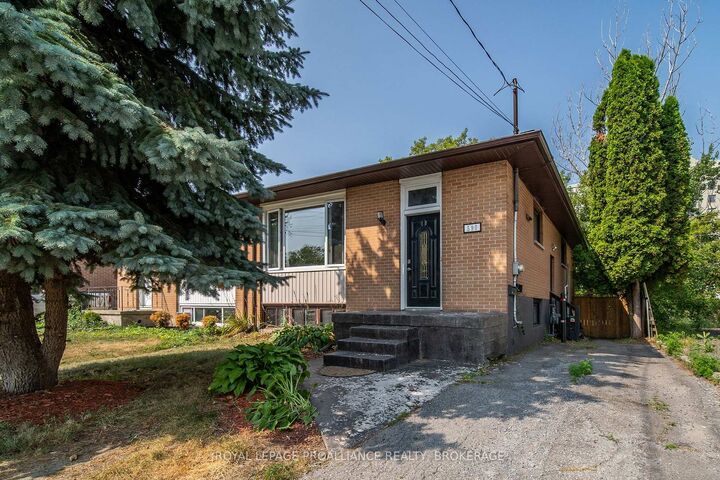 590 Macdonnell Street — photo 1