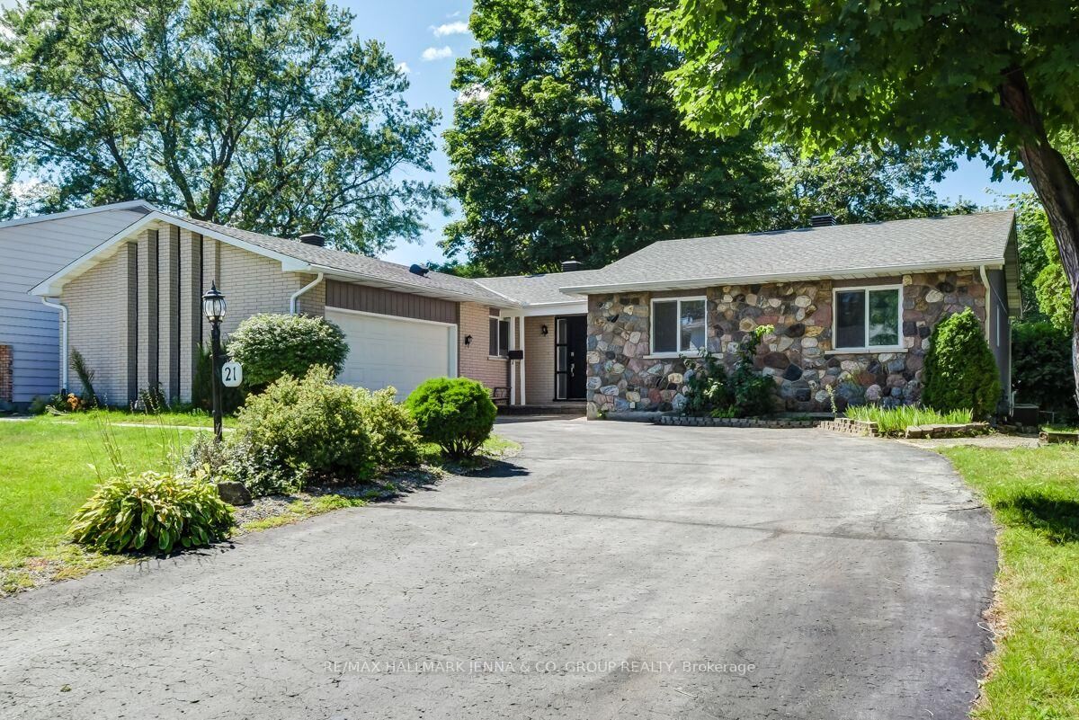 Property Photo: 21 B St Remy Drive ON K2J 1A7