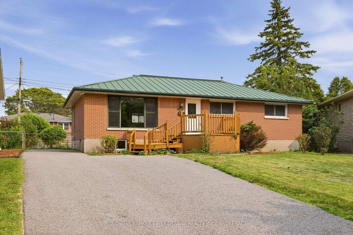 110 Liddell Crescent — photo 1