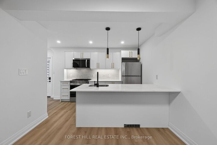 Property Photo:  221 Churchill Avenue R - Garden  ON M2N 1X6 