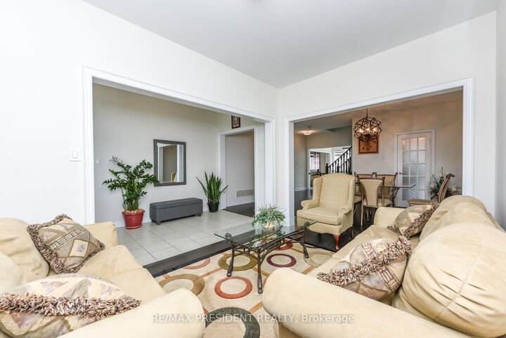 Property Photo: 19 Jaypeak Road ON L6P 4J8