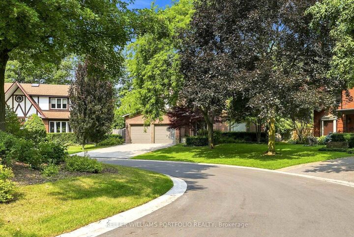 Property Photo: 287 Royal Albert Court ON L6H 3A7