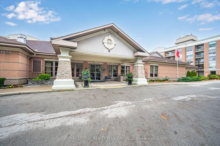 Property Photo: 100 Burloak Drive 1406 ON L7L 6P6