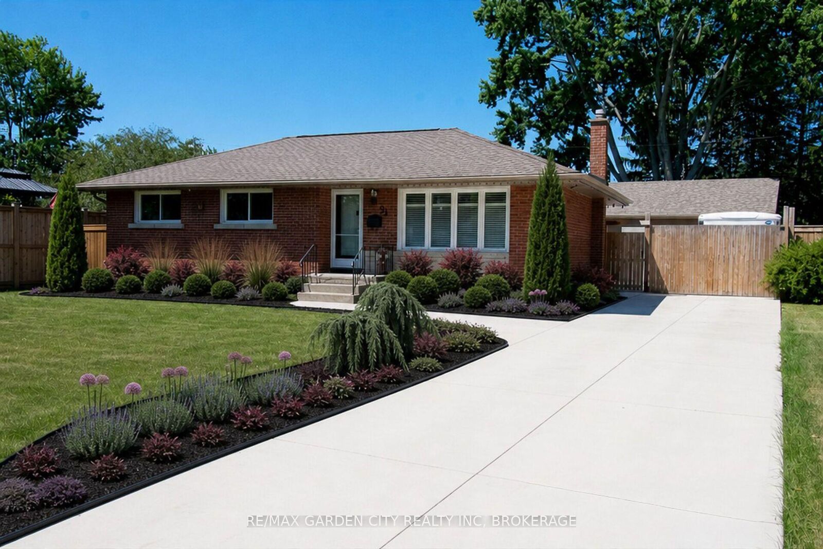 Property Photo: 91 Crescent Drive ON L3B 2X4