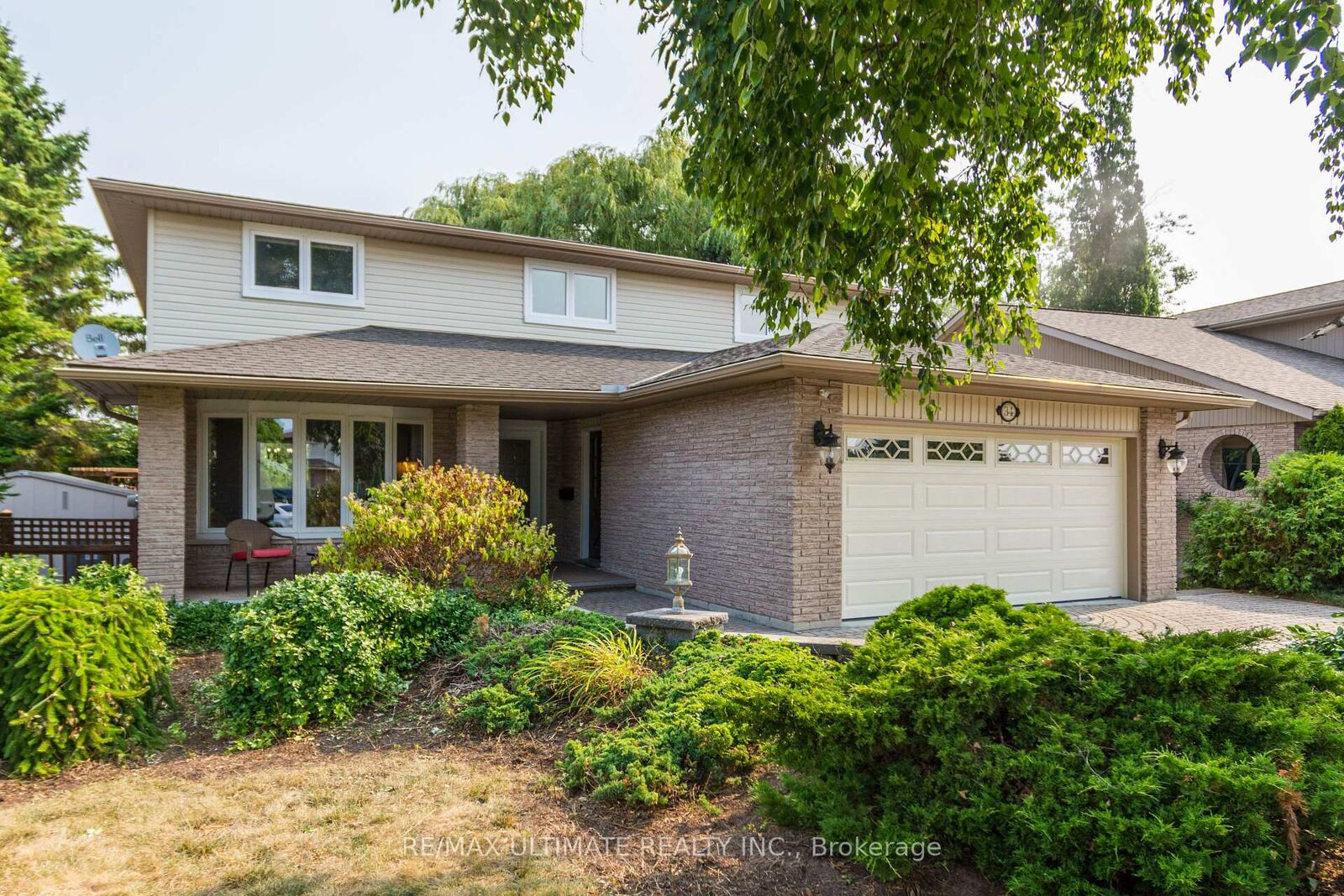 Property Photo: 34 Briarwood Cres Crescent ON K8N 5K9