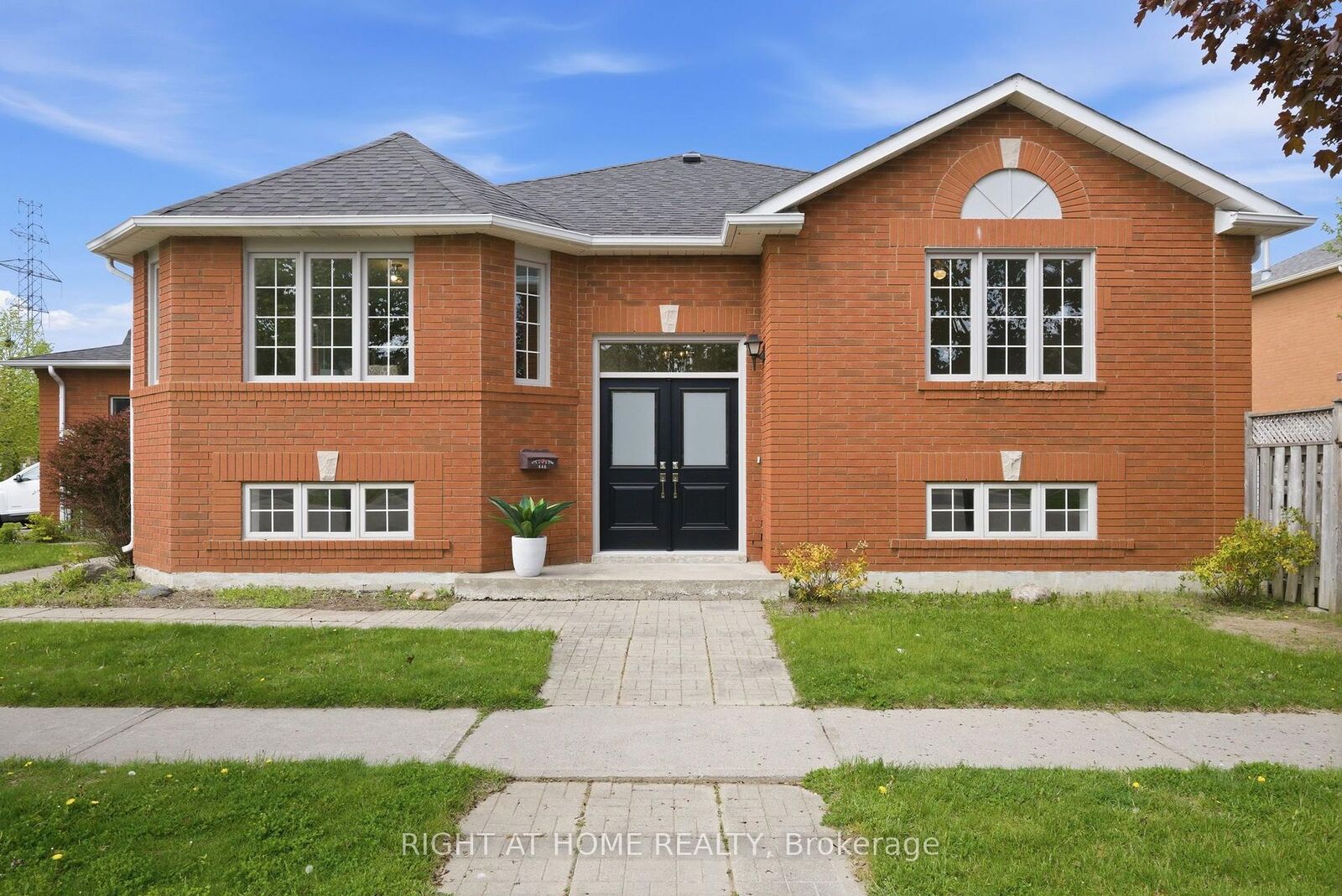 Property Photo:  446 Stonegate Avenue  ON L1K 2L7 