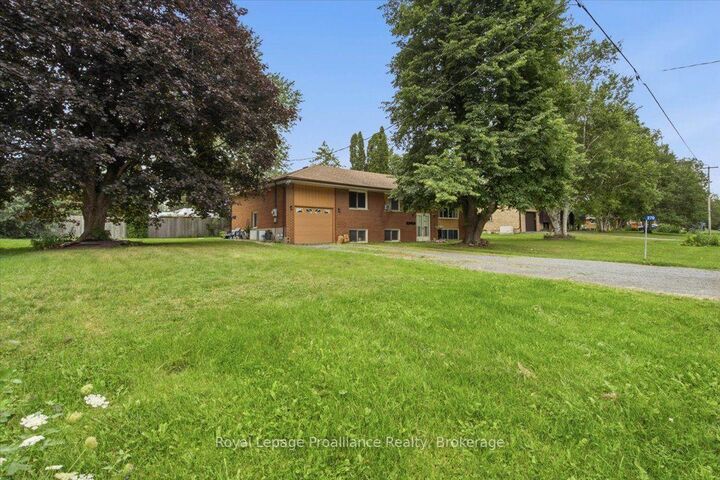Property Photo: 270 Colonial Road ON K8R 1B9