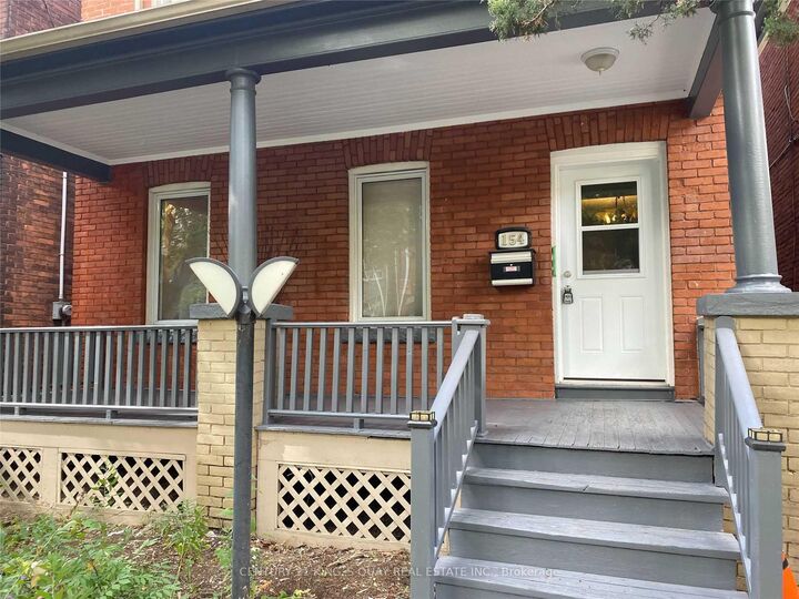 Property Photo: 154 Sorauren Avenue 3rd Flr ON M6R 2E5
