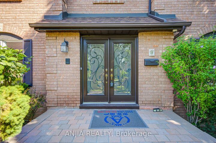Property Photo: 8 Calderbridge Crescent ON L3R 9M8