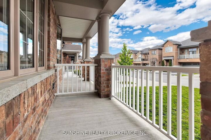 Property Photo:  130 Spofford Drive  ON L4A 4P6 