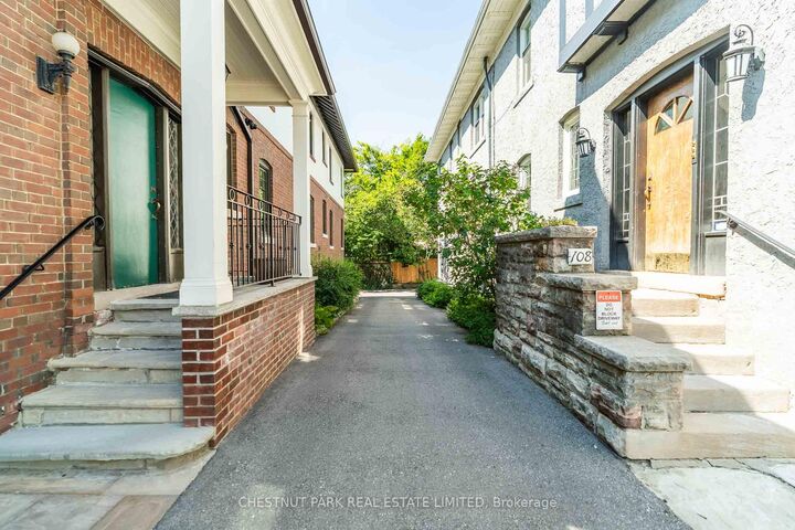 Property Photo: 106 Rosedale Heights Drive ON M4T 1C6