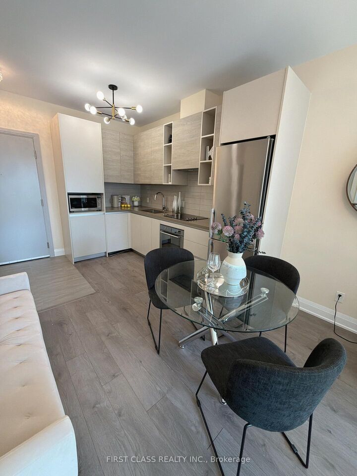 Property Photo: 396 Highway 7 Road E 812 ON L4B 0G7