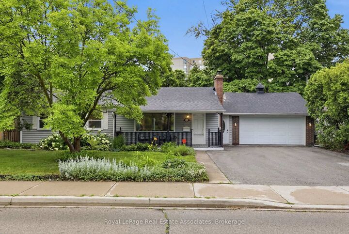 Property Photo: 1924 Balsam Avenue ON L5J 1L2